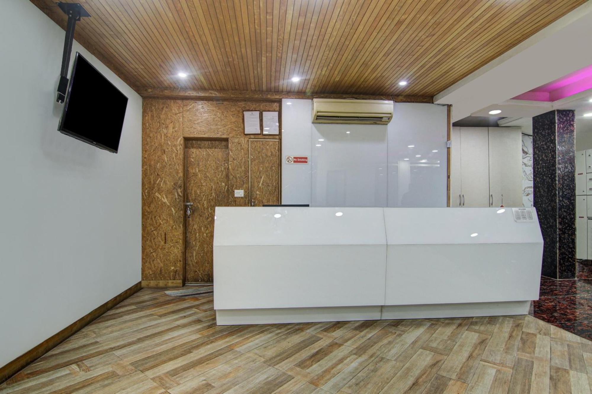 Super Oyo Hotel Regency Near Acropolis Mall Calcuta Exterior foto