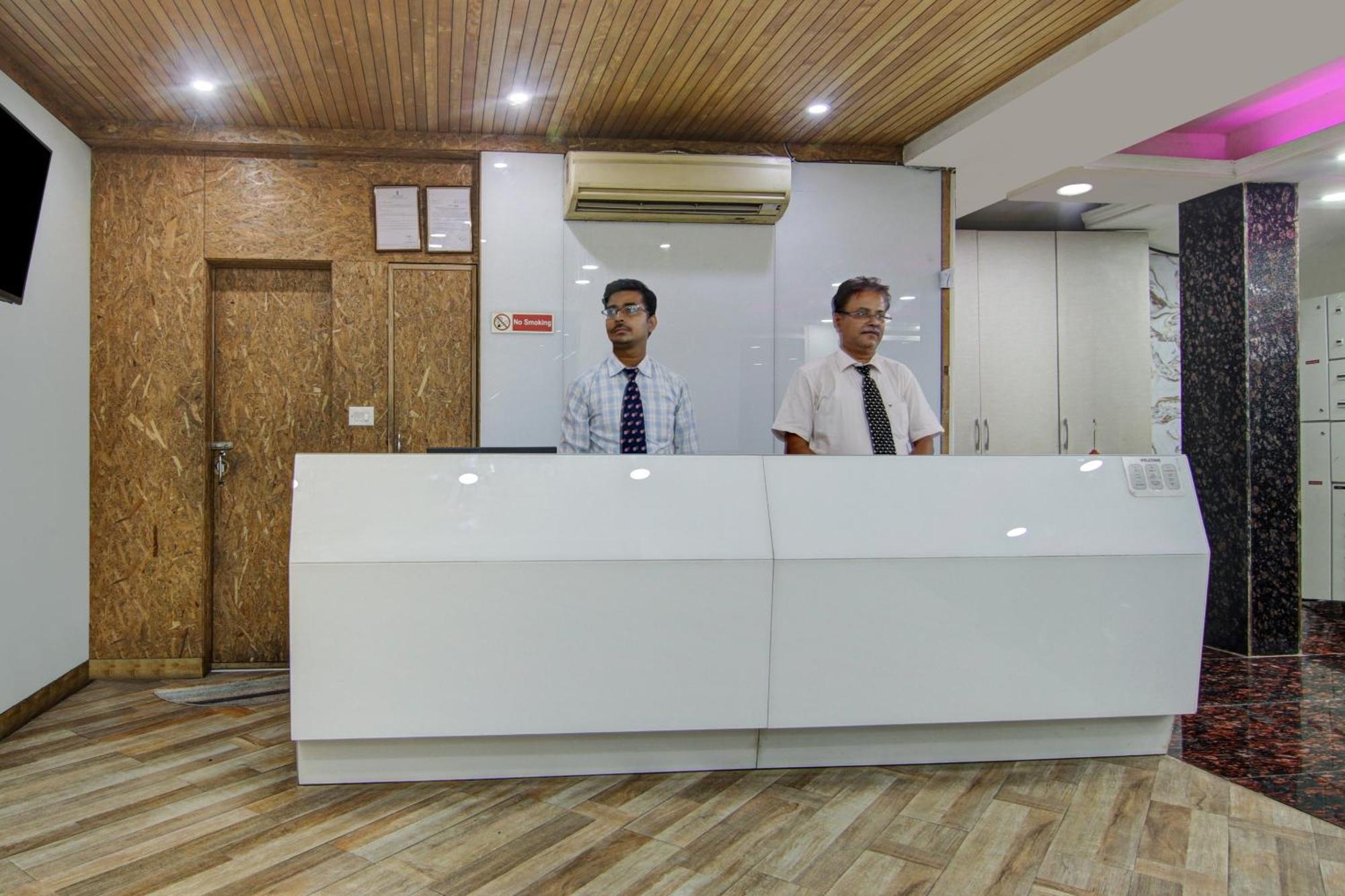 Super Oyo Hotel Regency Near Acropolis Mall Calcuta Exterior foto